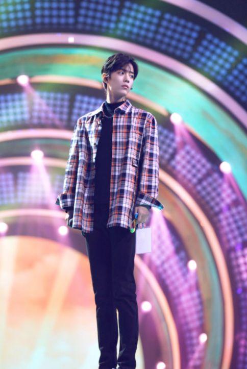 肖战吃瓜娱乐圈视频  第2张